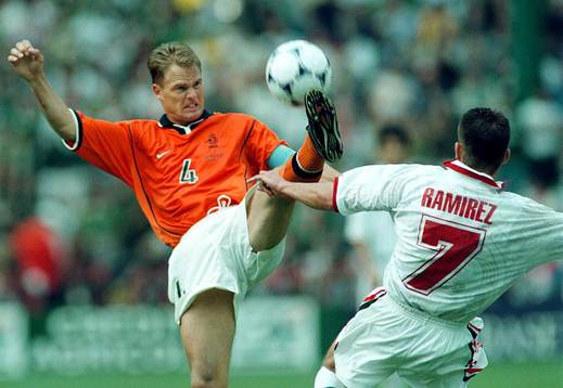Frank de Boer visar Jesus Ramon Ramirez framfoten