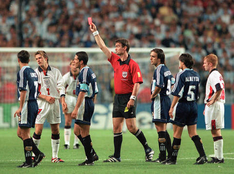 David Beckham, England blir utvisad, rött kort