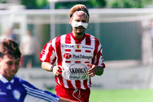 Patrik Sandberg, Piteå, med sitt nässkydd