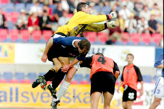 Peter Vougt, Halmstad oroar Liteks målvakt Stoian Stavrev