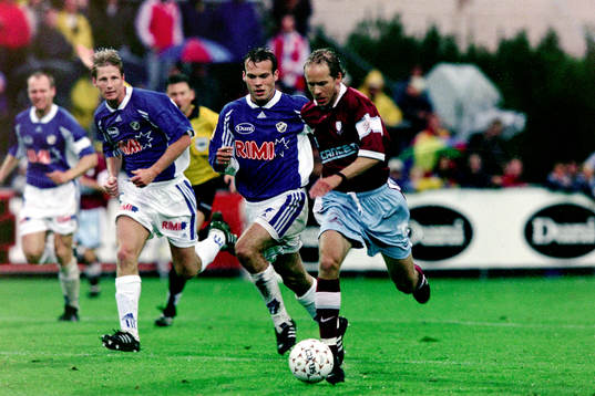 Fredrik Ljungberg, Halmstad i ryggen på Niclas Kindvall,