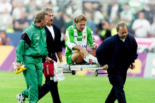 Kim Bergstrand, Hammarby skadad och bärs ut på bår