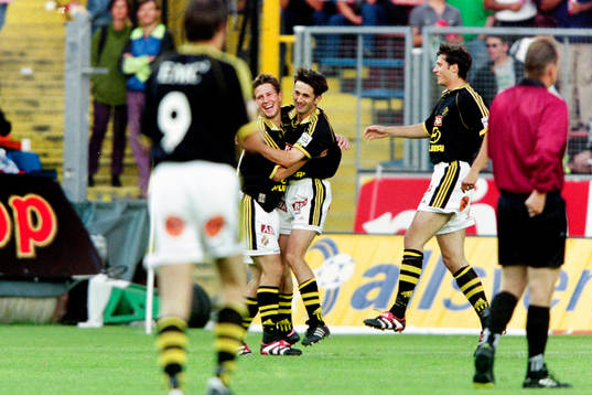 Thomas Lagerlöf och Nebojsa Novakovic, AIK. jublar