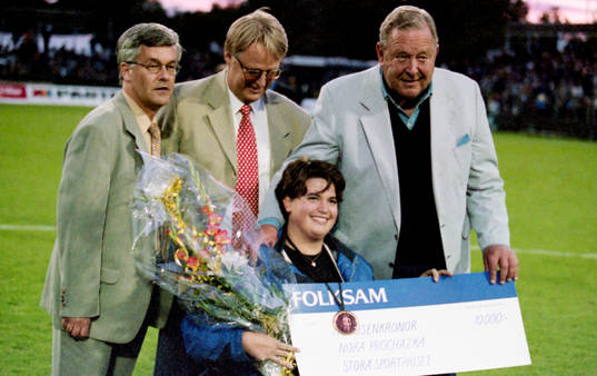 Nora Prochazka får stora sportpriset av bl. a Lennart