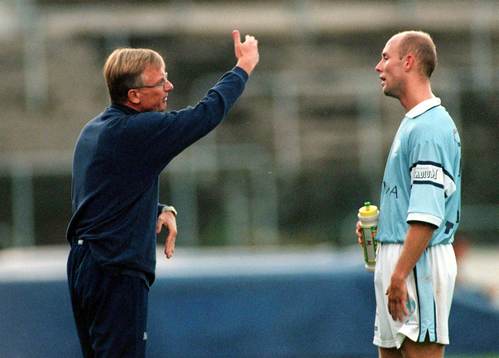 Tränare Roland Andersson ger nya direktiv till Mattias