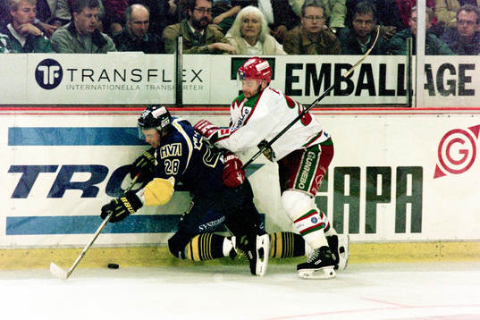 Johan Hult, HV71 på knä