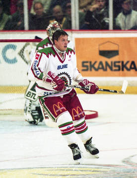 Stefan Larsson, Frölunda har blivit av med hjälmen