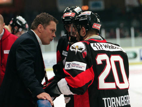 Stephan Lundh talar med Mats Lusth och Johan Tornberg,