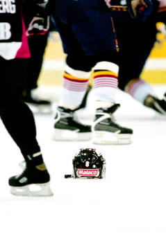 Niclas Hävelids hjälm på isen