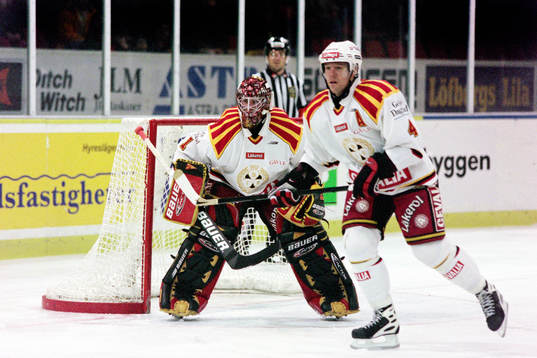 Johan Holmqvist, Målvakt och Per Djoos, Brynäs