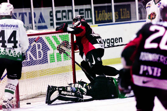 Marcus Thuresson, Malmö och pucken i mål bakom