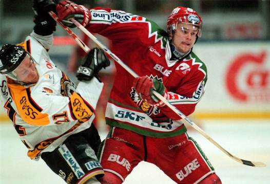 Ronnie Sundin trycker till Anders Burström