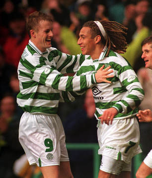CELTIC - DUNFERMLINE:  Henrik Larsson GRATULERAS AV HARALD