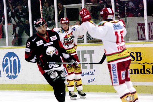 Tommy Pettersson, Modo