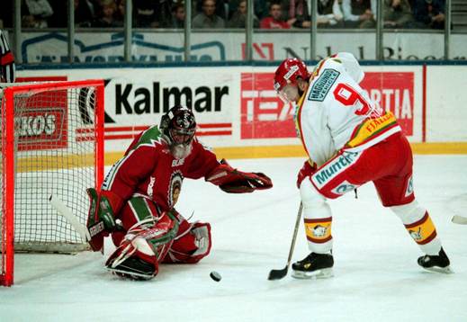 Magnus Wernblom fick inte in pucken bakom Håkan Algotsson