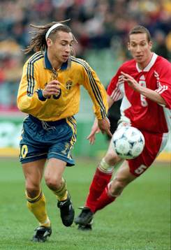 Henrik Larsson (Henke Larsson) vinner en duell med Jeff