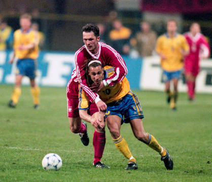 Henrik Larsson, Sverige dras omkull
