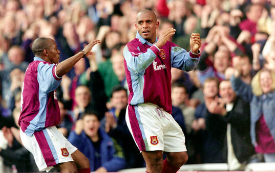 Trevor Sinclair (R) of West Ham celebrates his goal with