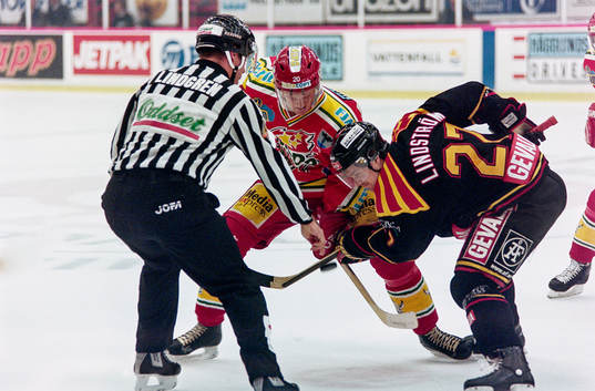 Modos Henrik Sedin i en tekning med brynäs Johan Lindström