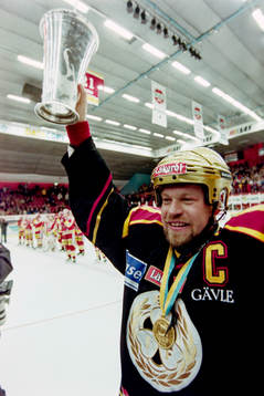 Brynäs, svenska mästare 1999. Anders Huss jublar med