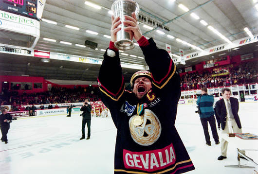 Brynäs, svenska mästare 1999. Anders Huss jublar med