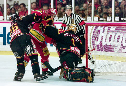 Magnus Wernblom, Modo framför brynäs målvakt Johan
