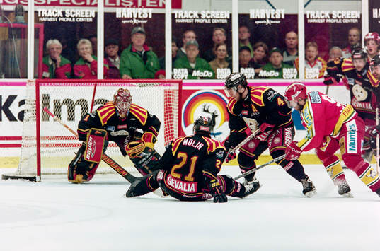 Modos Magnus Wernblom oroar brynäs försvar