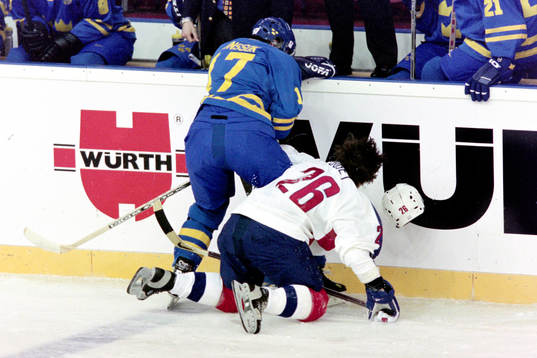 Hans Jonsson, Sverige i kamp om pucken