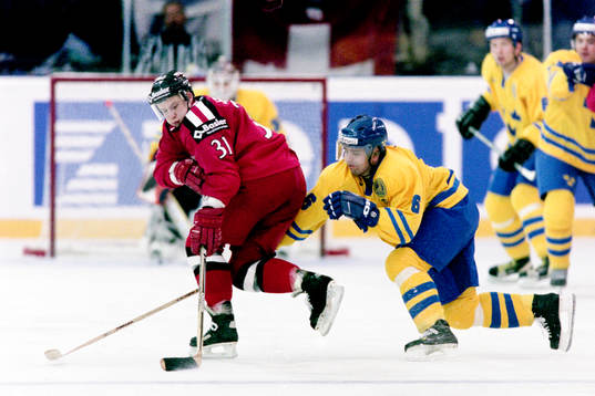 Nichlas Falk, Sverige i ryggen på Mathias Seger Schweiz