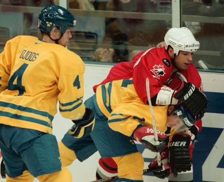 Stephane Quintal trycker till Daniel Alfredsson