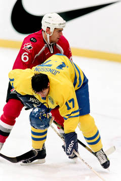 Hans Jonsson, Sverige med kanadas Sean Odonnell i ryggen