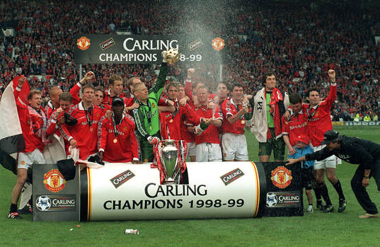 Manchester United (Manchester U) firar ligasegern. Längst