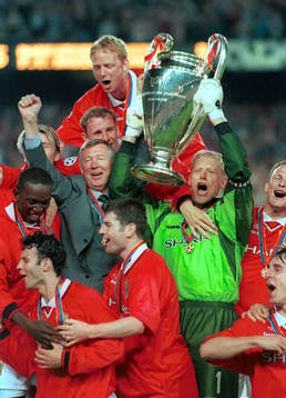 Alex Ferguson och Peter Schmeichel i centrum