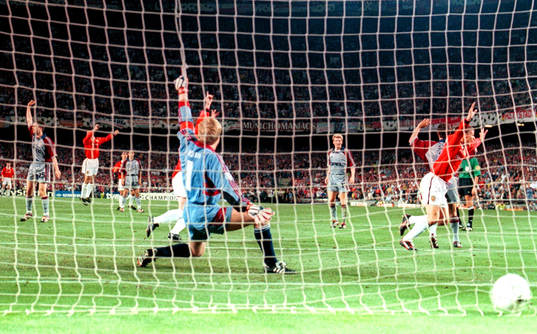 Ted Sheringham (t h) har precis gjort 1-1 (Teddy Sheringham)