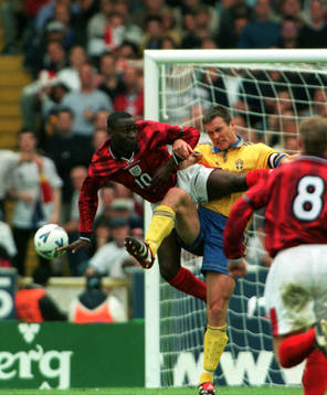 Andy Cole och Patrik Andersson, Sverige