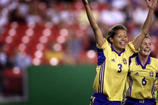 Jane Törnqvist och Malin Moström jublar