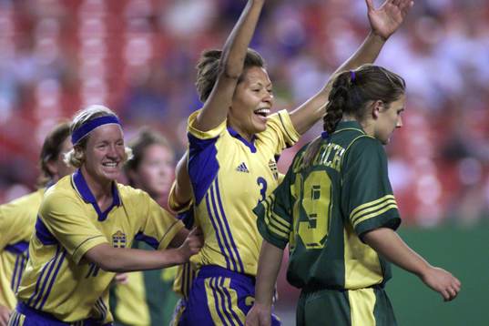 Victoria Svensson och Jane Törnqvist jublar för Sverige