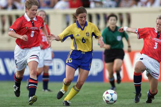 Malin Moström, Sverige och Monica Knudsen och Gorol