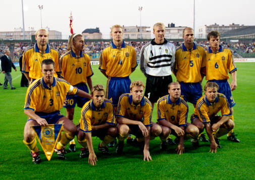 Bakre fr.v. Håkan Mild, Henrik Larsson, Johan Mjällby,