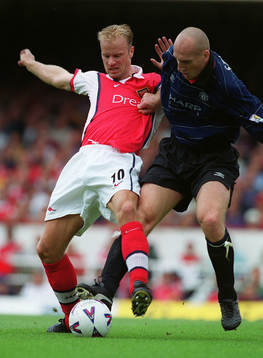 Dennis Bergkamp, Arsenal och Jaap Stam, Manchester U