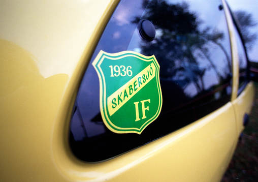 Klubbmärke på bil, småklubbsfotboll