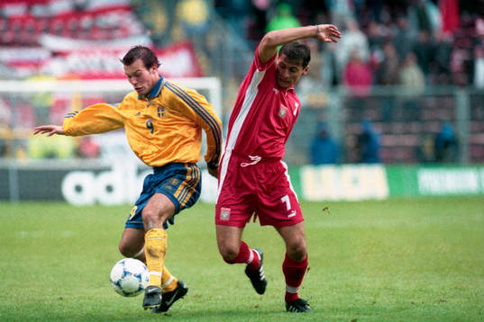 Fredrik Ljungberg, Sverige och Piotr Swierczewski, Polen