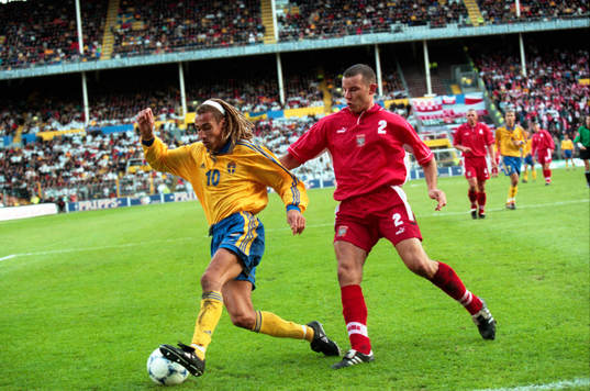 Henrik Larsson, Sverige och Tomasz Klos, Polen