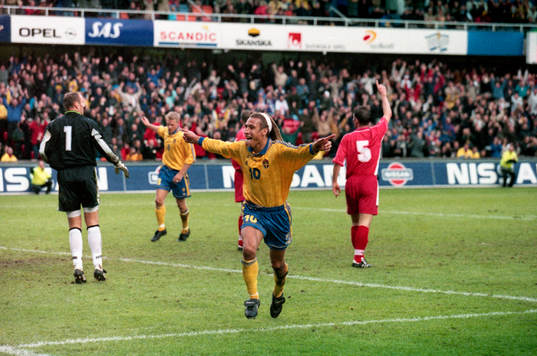 Henrik Larsson, Sverige. Jublar