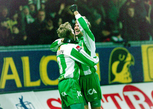 Hammarbys Jonas Stark (t v) och Hans Berggren jublar sedan