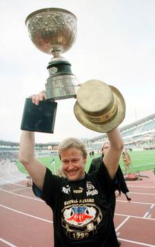 Åge Hareide, Helsingborg, med von Rosens Pokal och guldhatt
