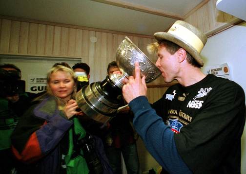 Roland Nilsson, Helsingborg, dricker ur von Rosens pokal