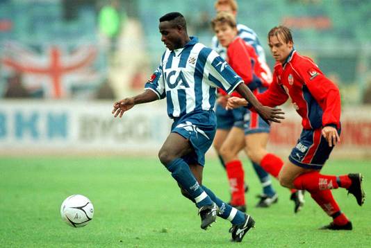 Emmanuel Tetteh jagas av Mattias Jonson