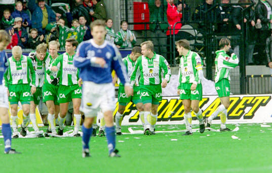 Hammarbys spelare jublar