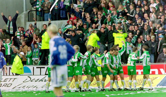 Hammarbys spelare jublar